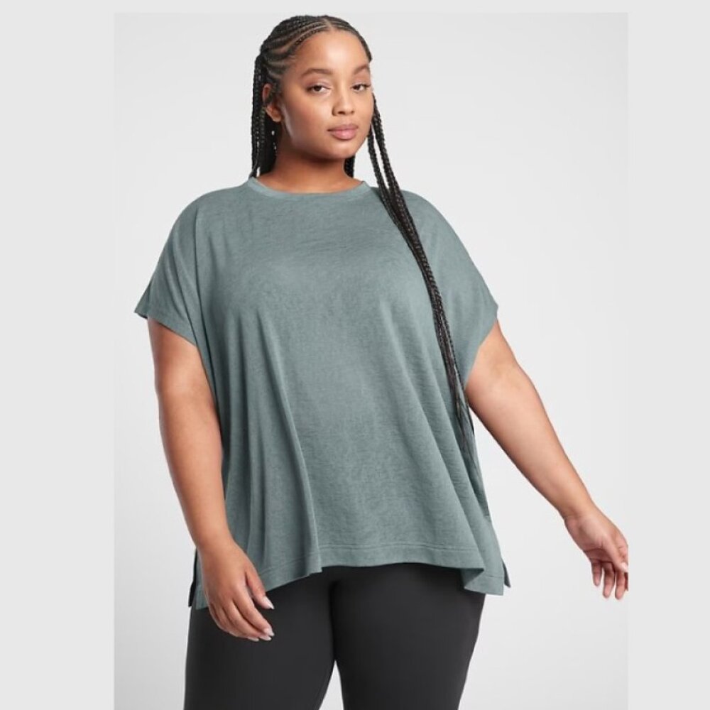 ATHLETA BLUE SCOOP SHORT SLEEVE RELEASE BREEZY TEE